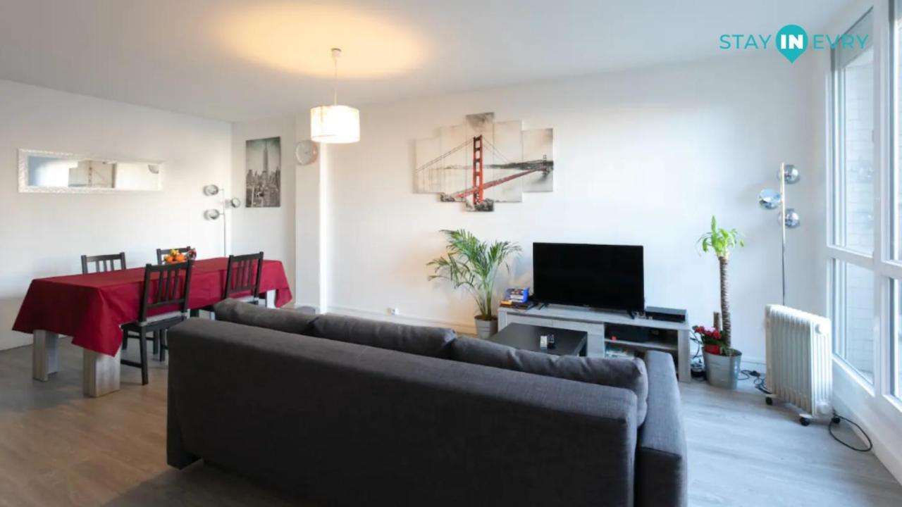 Apartment In Evry Courcouronnes
