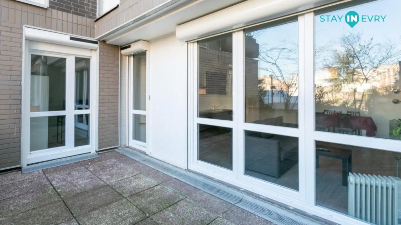 Apartment In Evry Courcouronnes