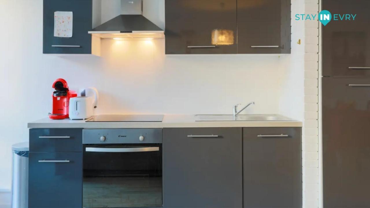 Apartment In Evry *