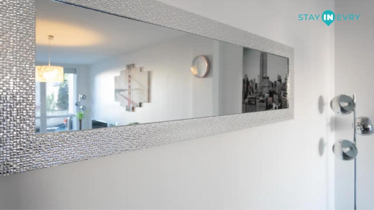 Apartment In Evry