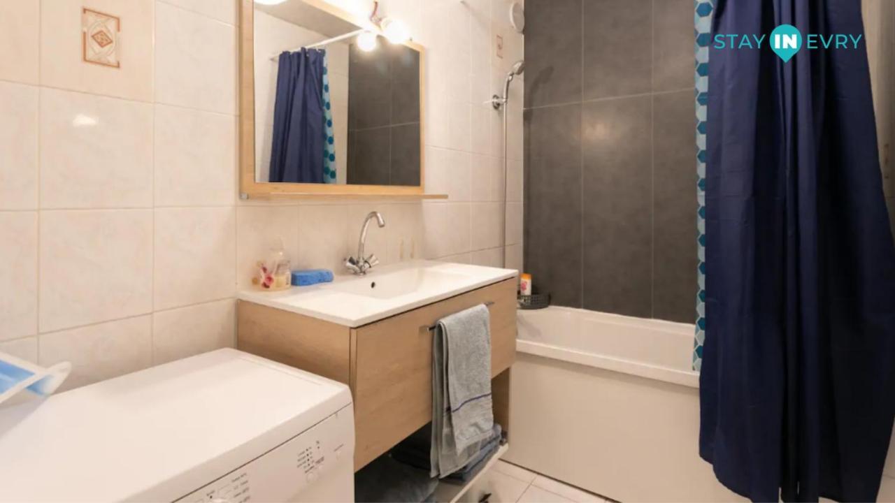 Apartment In Evry