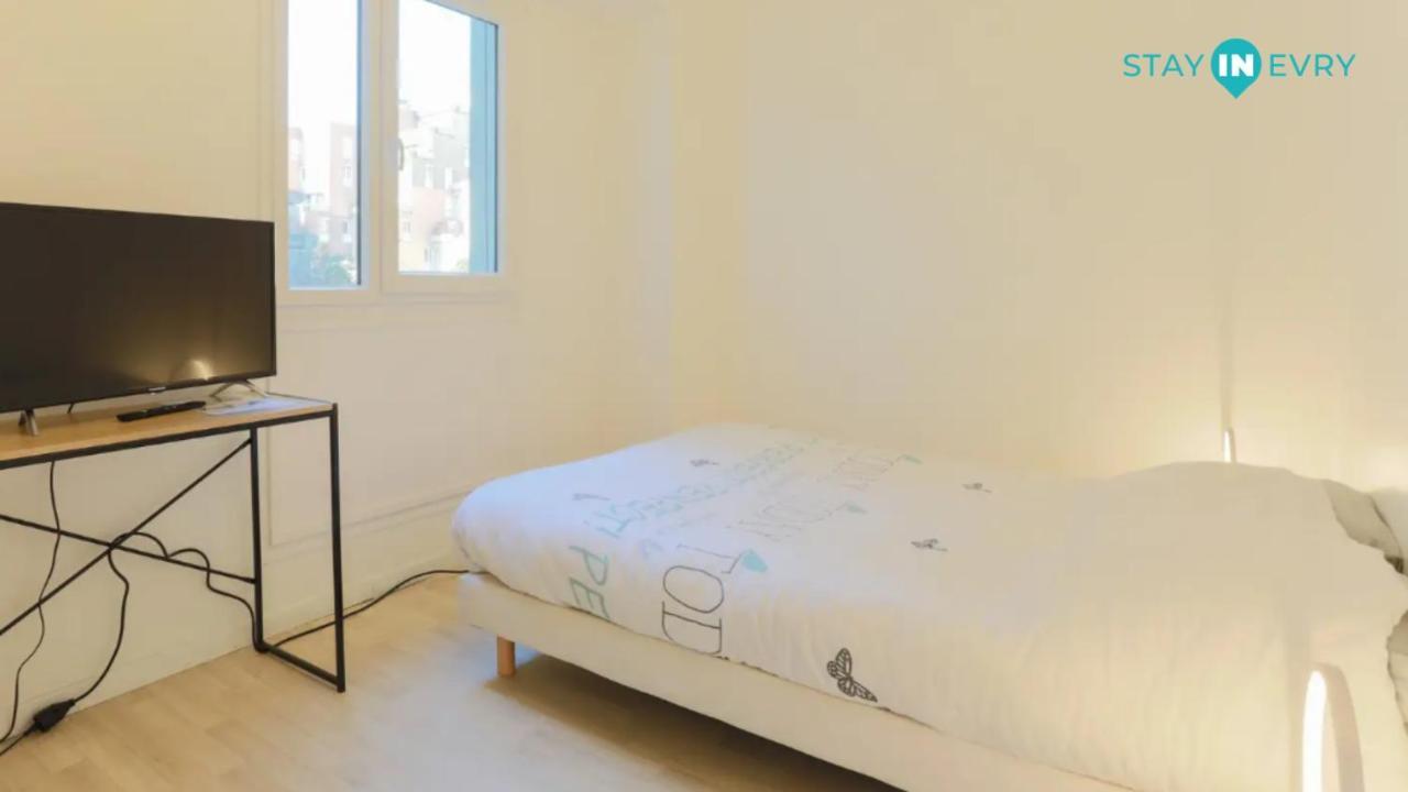 Apartment In Evry *